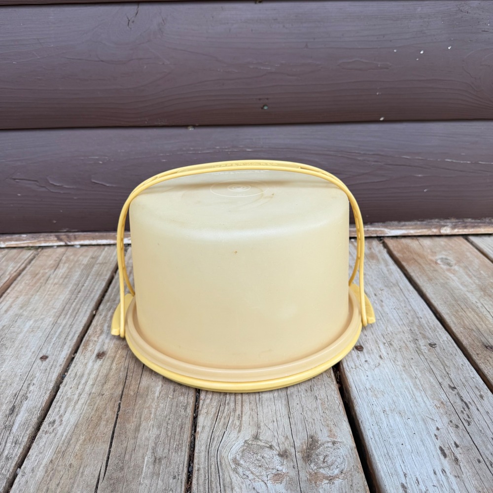 Tupperware Vintage Cake Taker Harvest Gold Round Carrier with Handle 10 inch